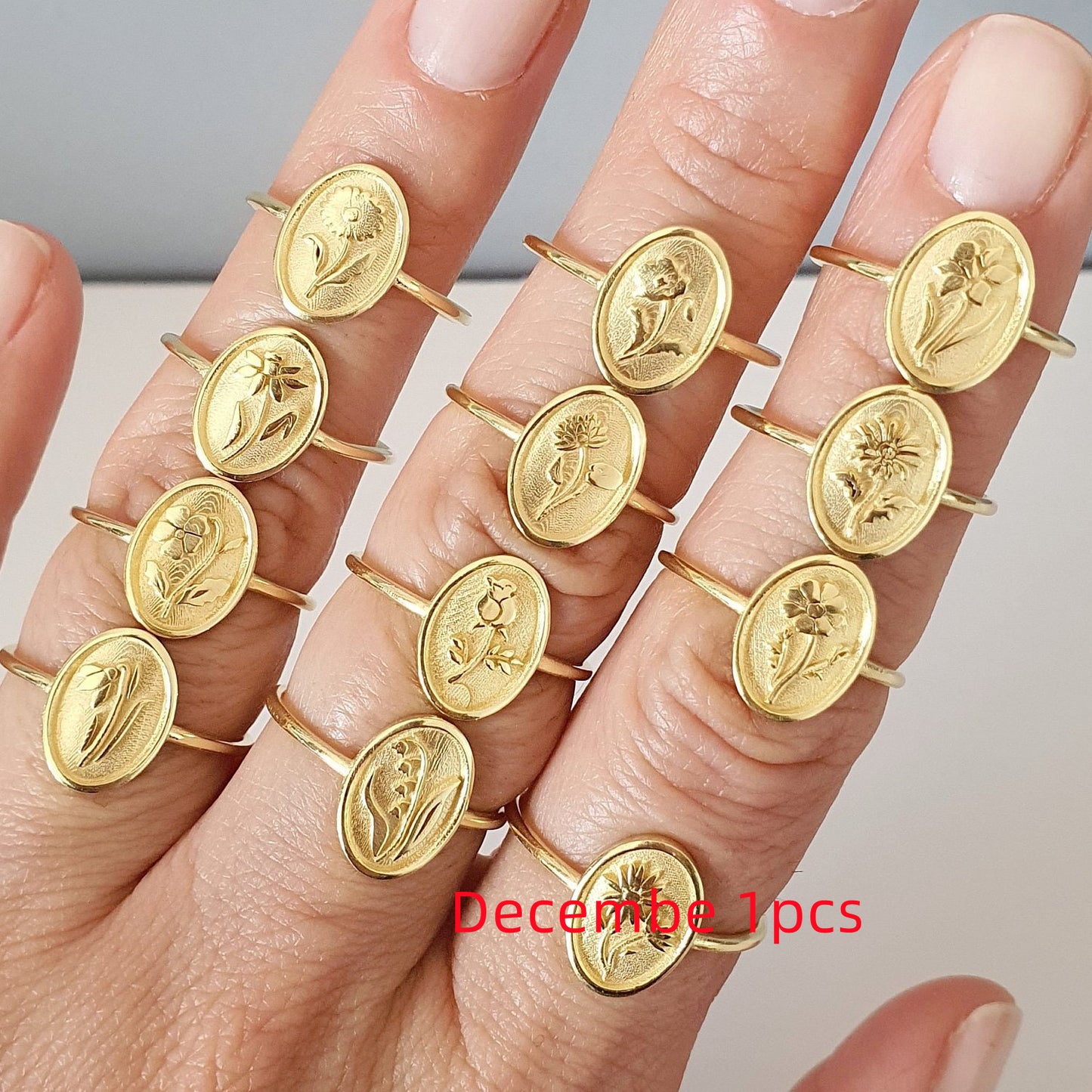 December Flower Ring with Fashionable Design