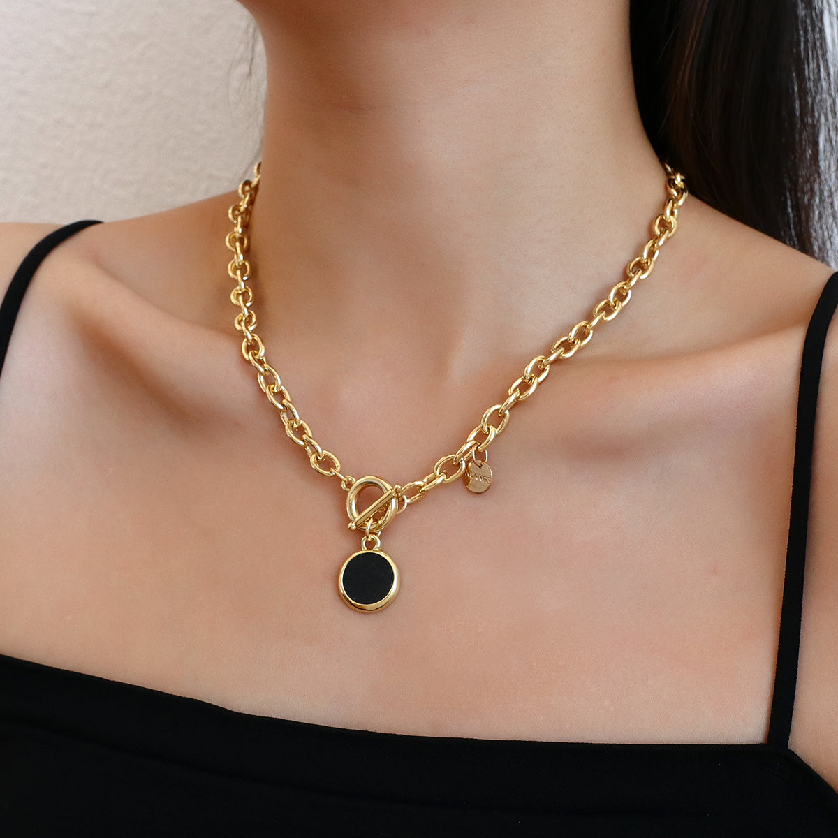 Universal Metal Aluminum Chain with Black Fritillaria Pendant