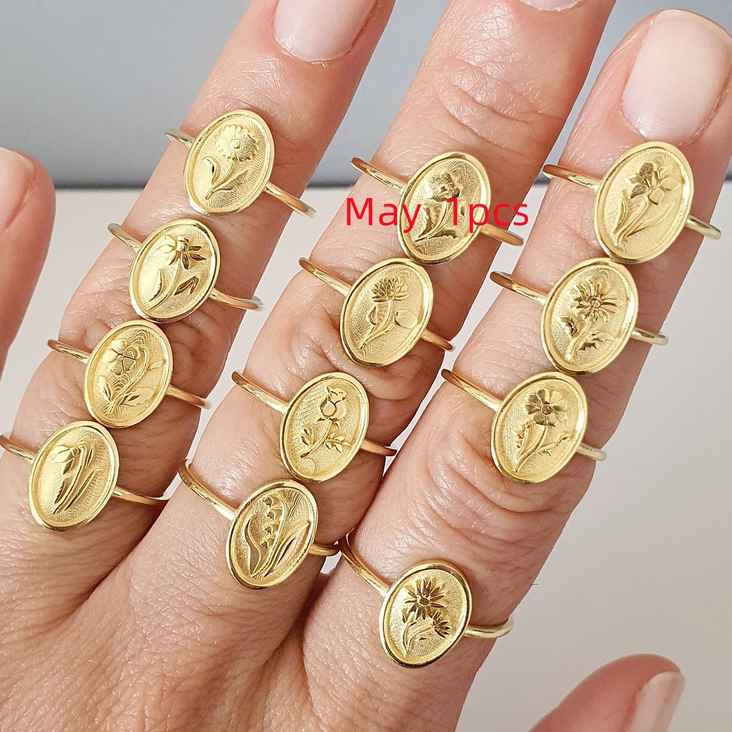 December Flower Ring with Fashionable Design