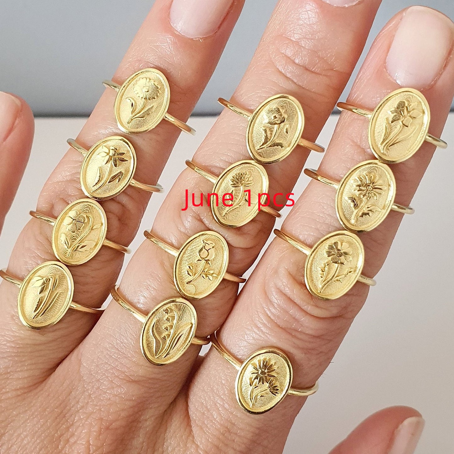 December Flower Ring with Fashionable Design
