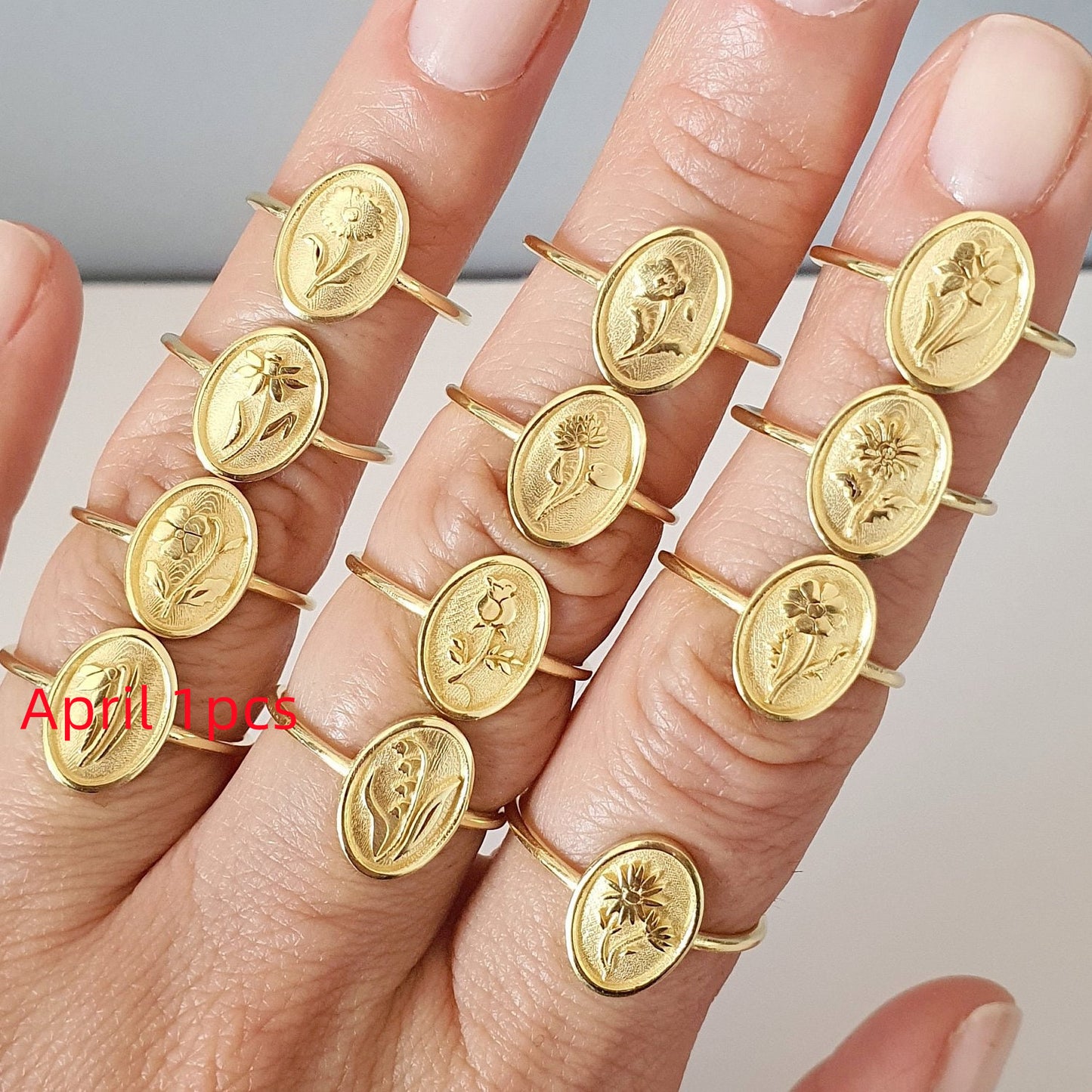 December Flower Ring with Fashionable Design