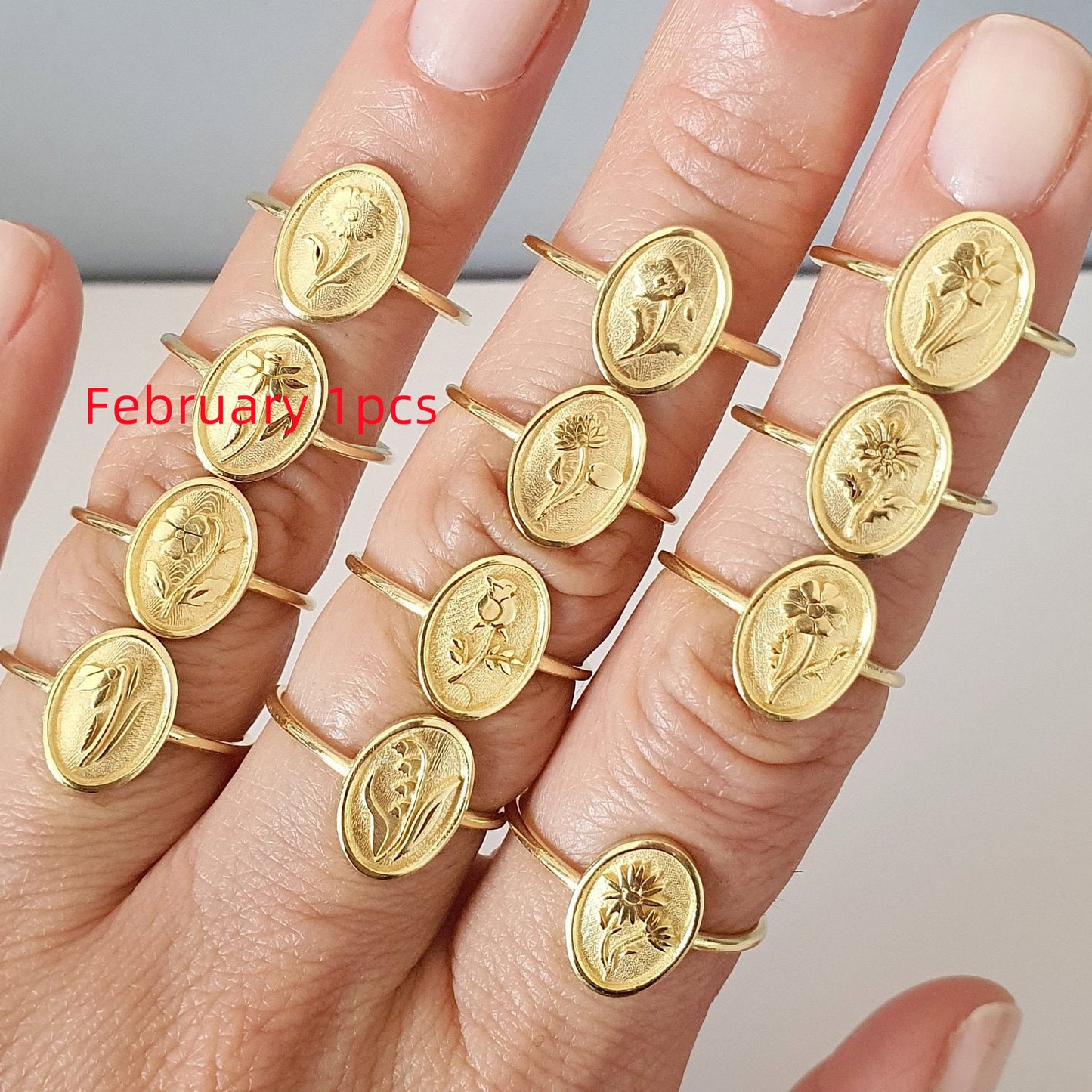 December Flower Ring with Fashionable Design